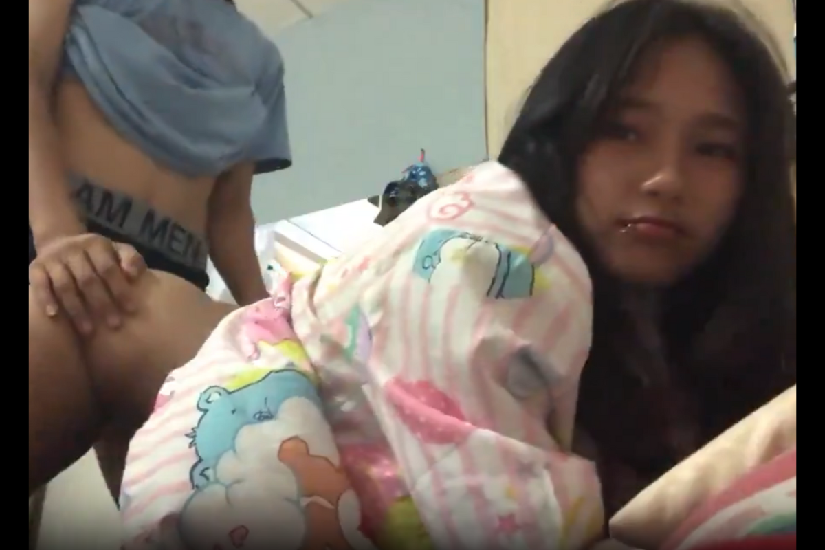 คลิปหลุด คลิปเด็ด สาวไทย สาวไทยน่ารักโดนท่ากวางเหลียวหลังเข้าไปเสียวใจจะขาด